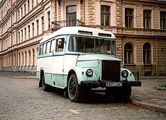 Старый автобус на улицах Риги, Латвия