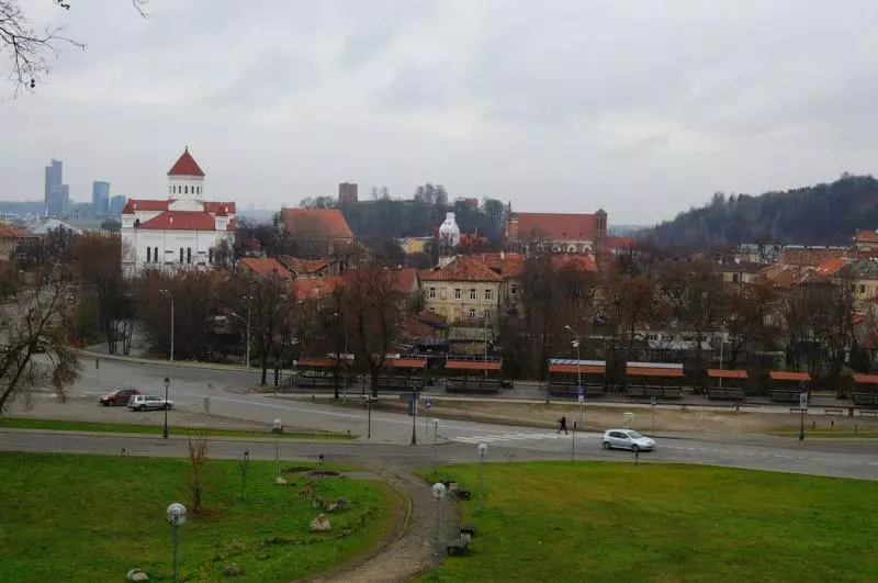 Blick über die Dächer und Kirchen von Vilnius