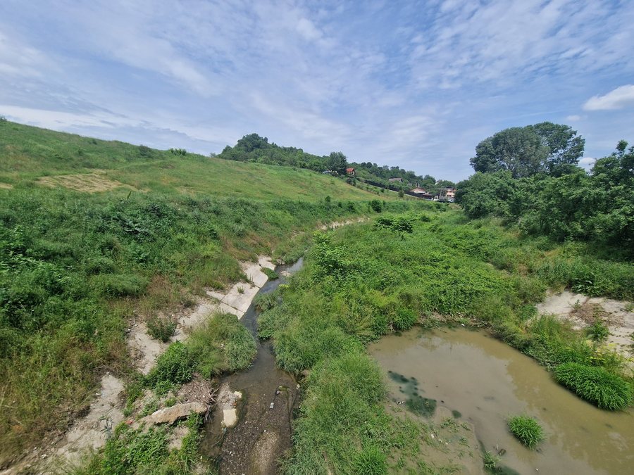 File:Râul Valea Mare aproape de Valea Mare-Podgoria.jpg