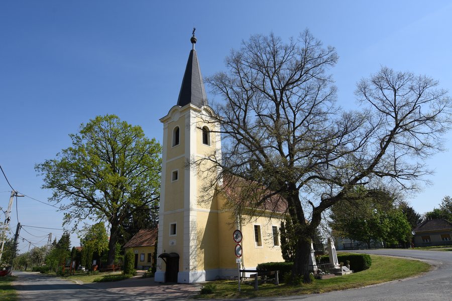 File:Alsóújlak templom 01.jpg
