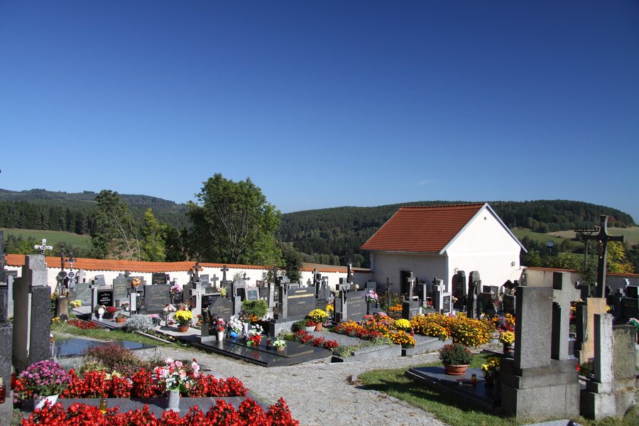 File:Cemetery in Laziste in 2011.jpg