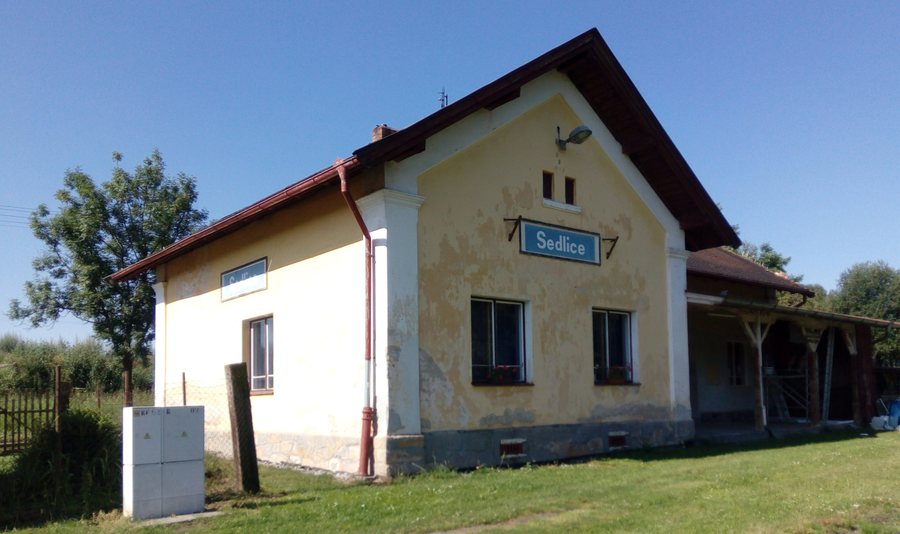 File:Sedlice train station 01.jpg