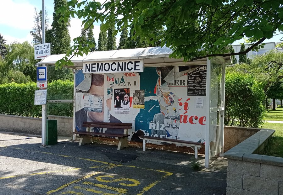 File:Tábor, hospital, bus stop 01.jpg