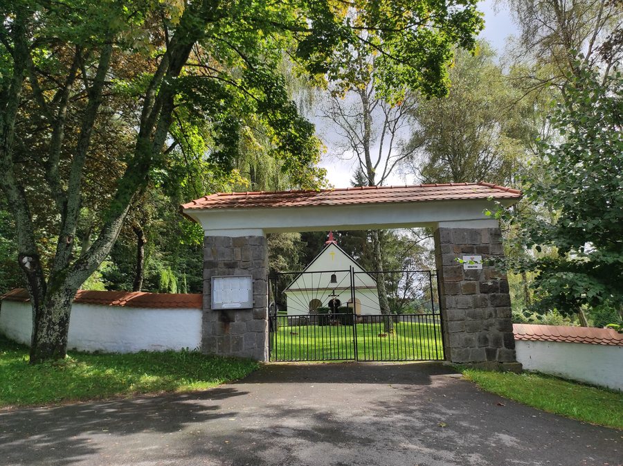 File:Hřbitov, Černá v Pošumaví 01.jpg
