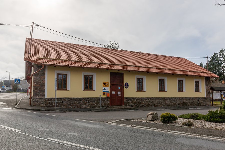 File:Pošta Hluboš.jpg