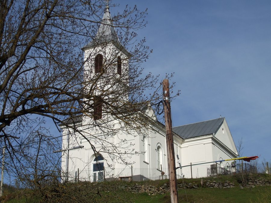 File:RO AB Vadu Motilor Greek Catholic church 1.jpg