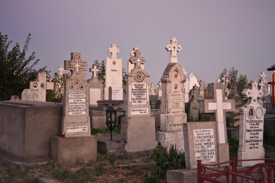File:Sundown Cimitrul Corabia (Romania) 001.jpg