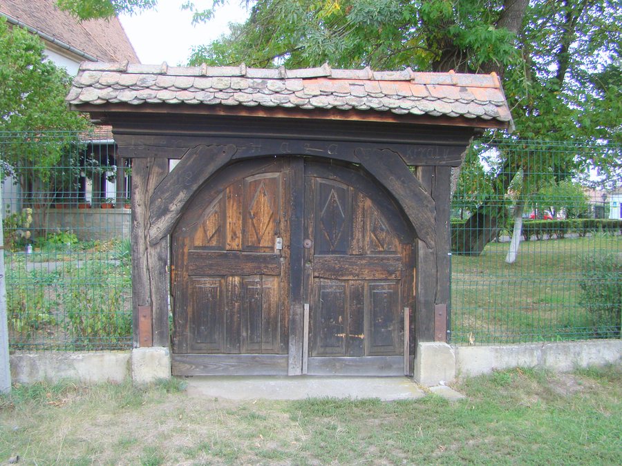 File:RO MS Biserica reformata din Gornesti (10).jpg