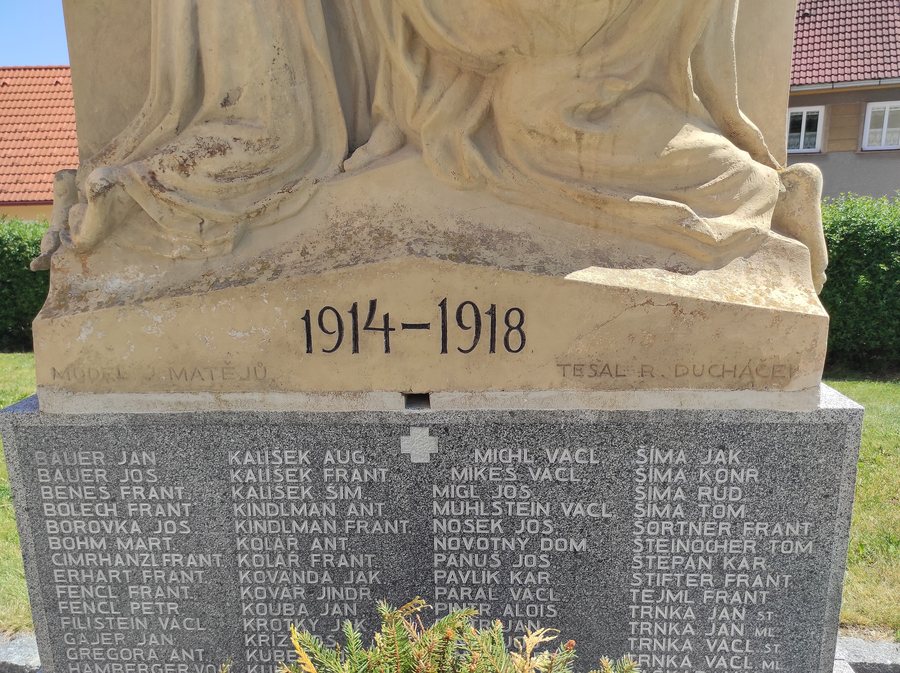 File:World War I memorial, Lhenice (02).jpg