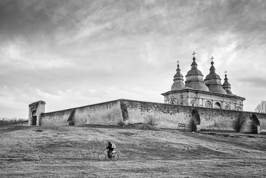 File:Manastirea Frumoasa - Iasi, Romania.jpg