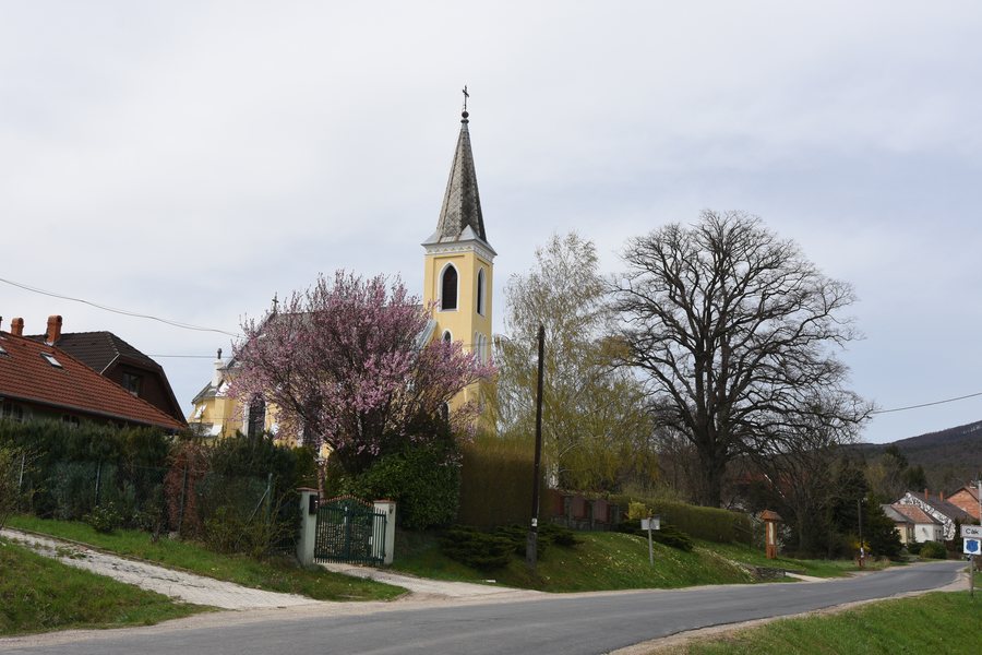 Saints Peter and Paul Church Cák 01