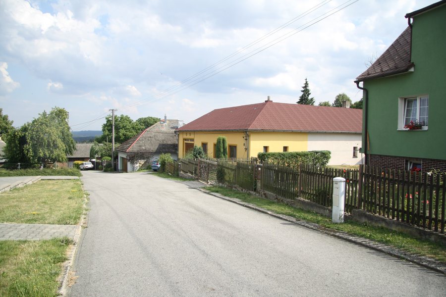 File:Down part of Ovesná Lhota, Havlíčkův Brod District.jpg
