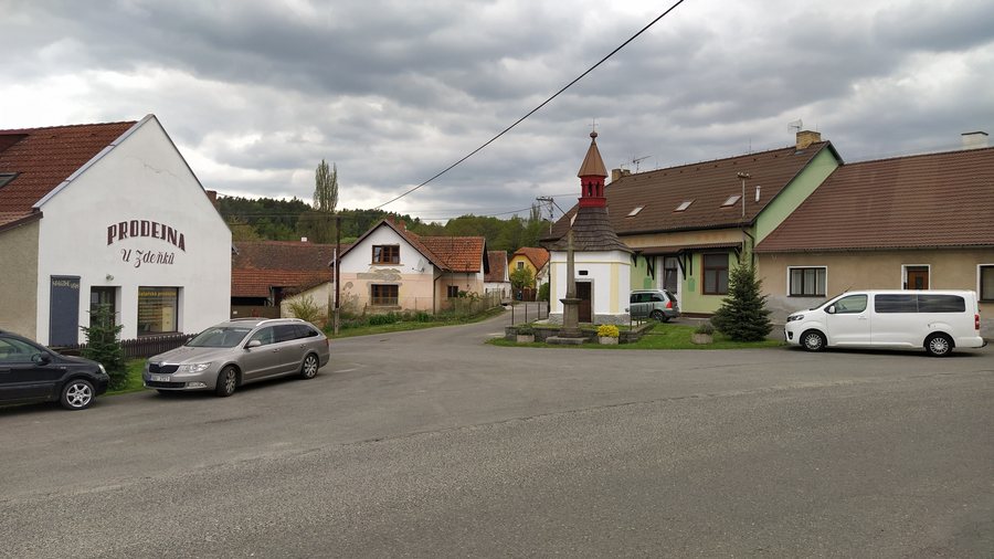 File:Počepice-Rovina, náves (01).jpg
