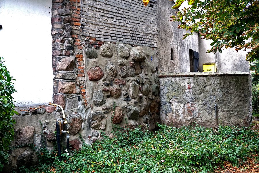 File:Mury miejskie (Tuchola).jpg