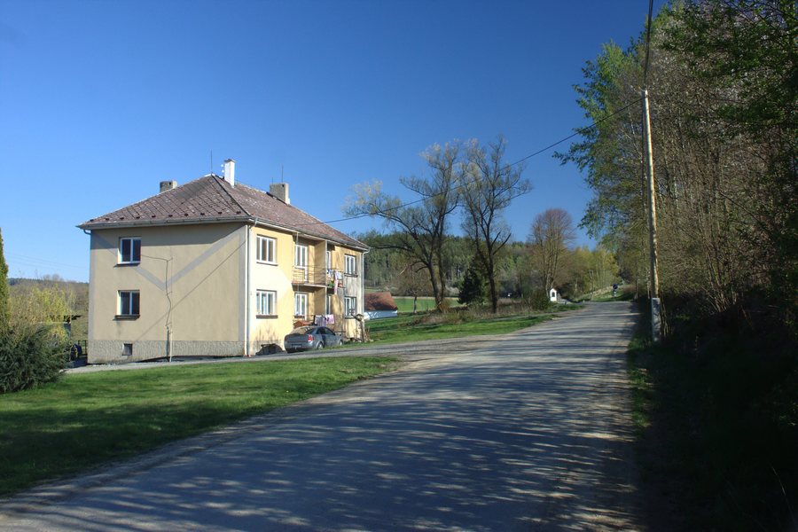 File:Radíč, bytovka.jpg