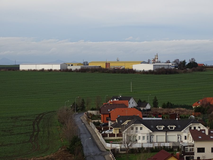 File:Velké Přílepy, od křížku, směr Svrkyně.jpg