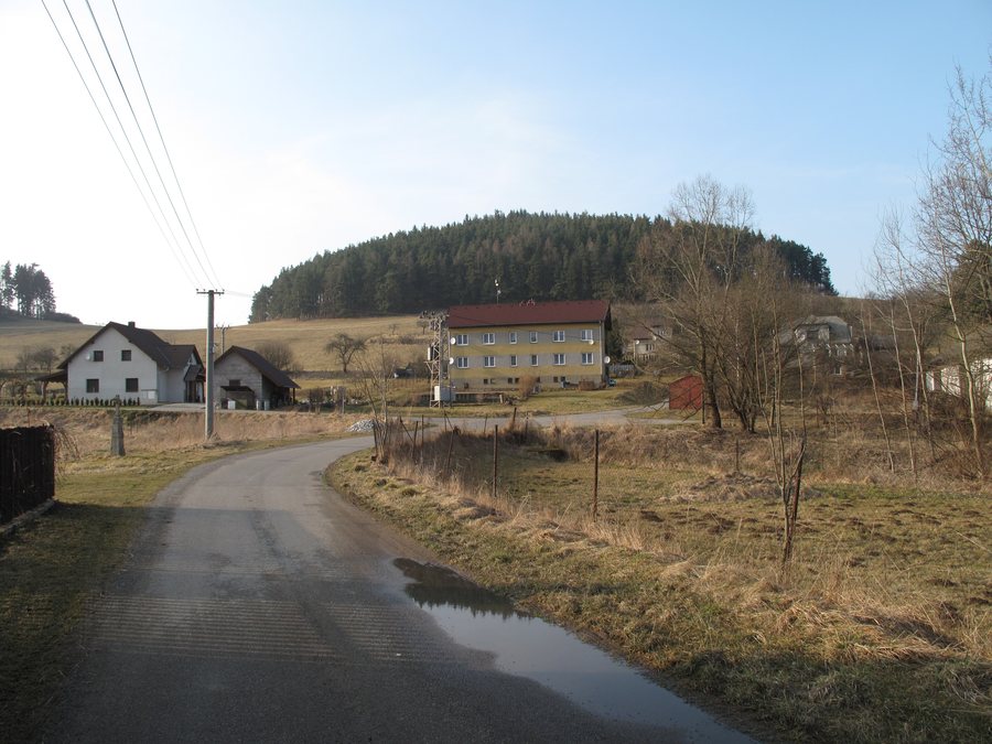 File:Zálezly, domy II.jpg