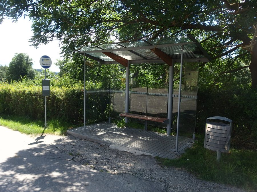 File:Vyšný, zastávka osada.jpg