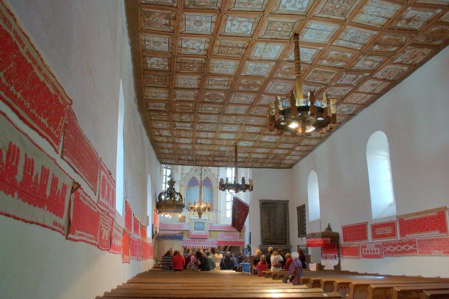 File:Biserica reformată din Huedin (1).NEF.jpg