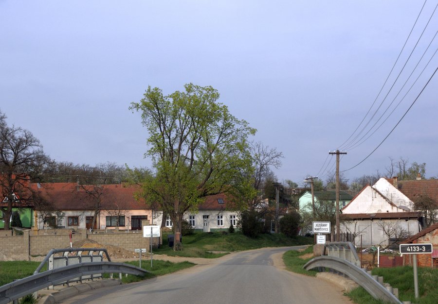 File:Jezeřany-Maršovice - příjezd do Maršovic.jpg
