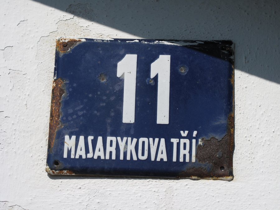 File:Nová Ves (Čížová), číslo domu s názvem Masarykova třída.JPG