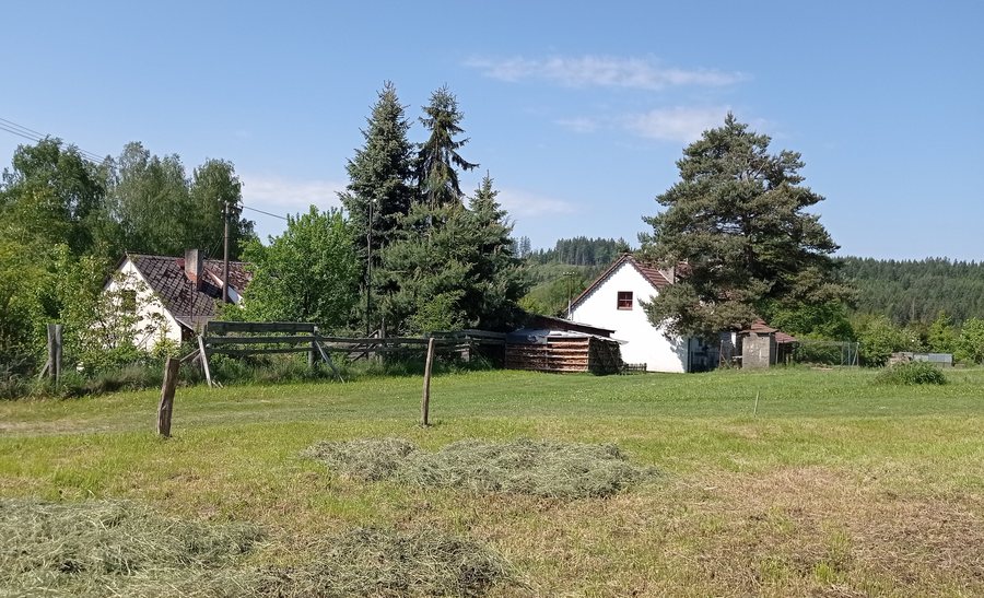 File:Radčice (Malonty), houses in the north 01.jpg