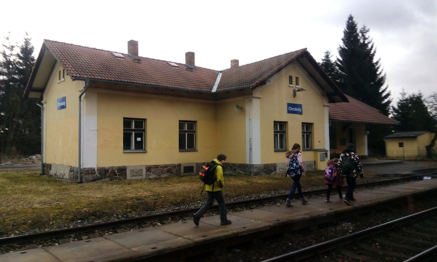 File:Chroboly, train station 02.jpg