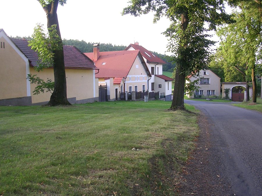 File:Břekova Lhota (01).jpg