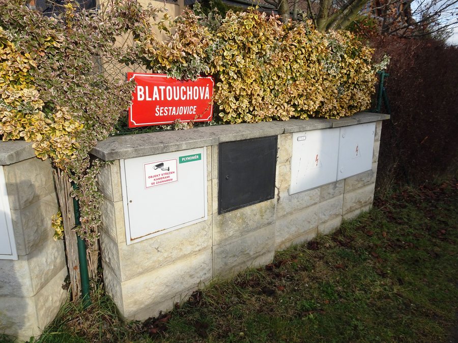 File:Šestajovice (PH), Blatouchová, tabule.jpg