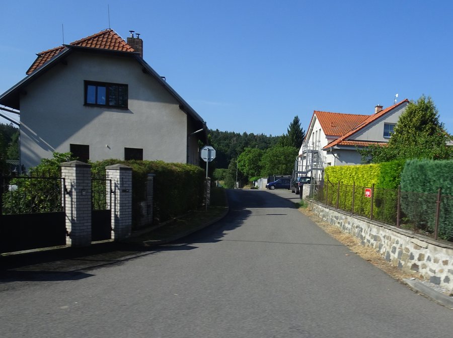 File:Ládví (Kamenice), Lovecká.jpg