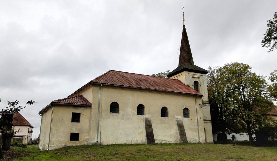 File:Kostel sv. Ducha, Trnová.jpg