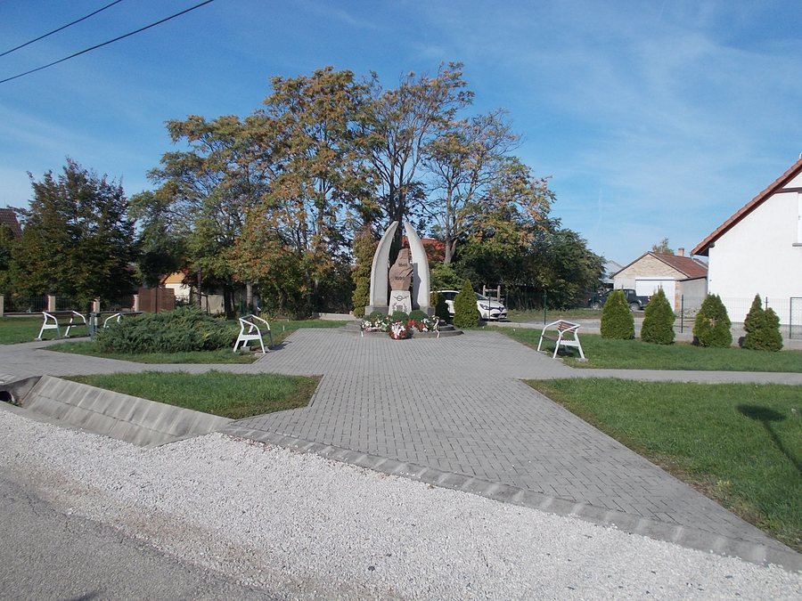 1848-49 Revolution Denkmal, Park, 2024 Lepsény.jpg