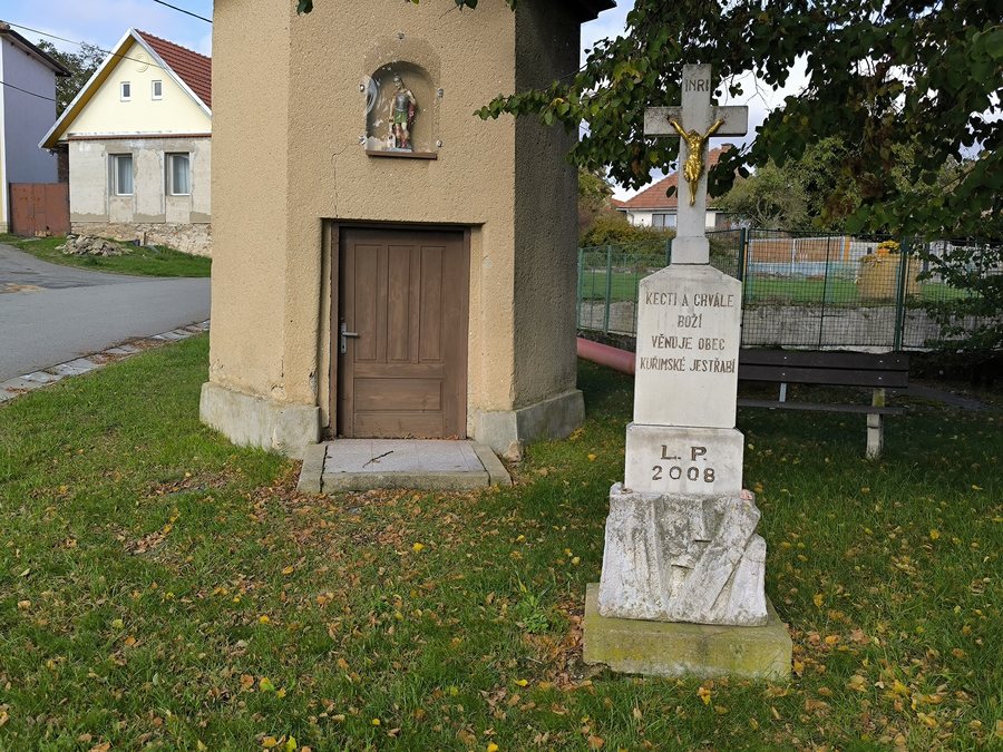 File:Kuřimské Jestřabí - kaple a kříž, 2024-10, obr03.jpg
