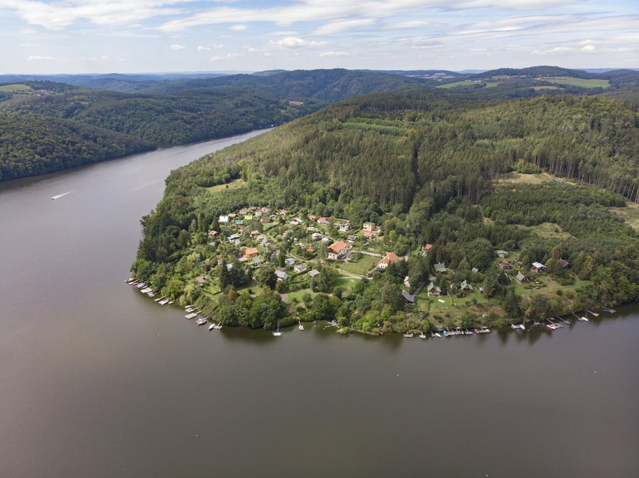 File:Kobylniky-(Chotilsko)-dron-09-2020-kobylniky.jpg