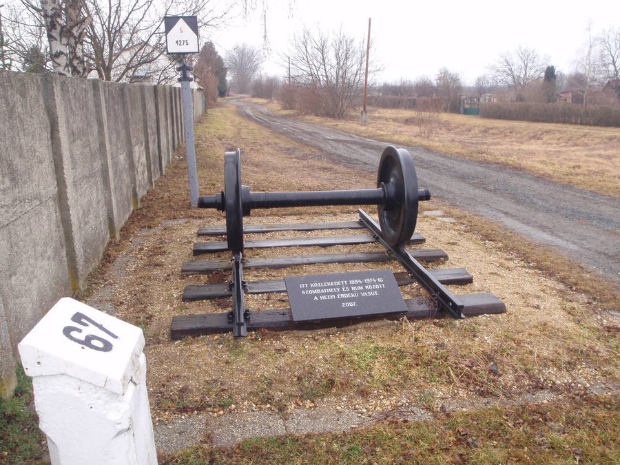 File:Táplánszentkereszt Vasúti emlékhely 2007.JPG