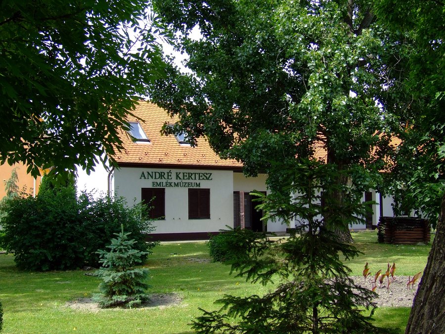 File:Szigetbecse Andé Kertész Emlékmúzeum.JPG