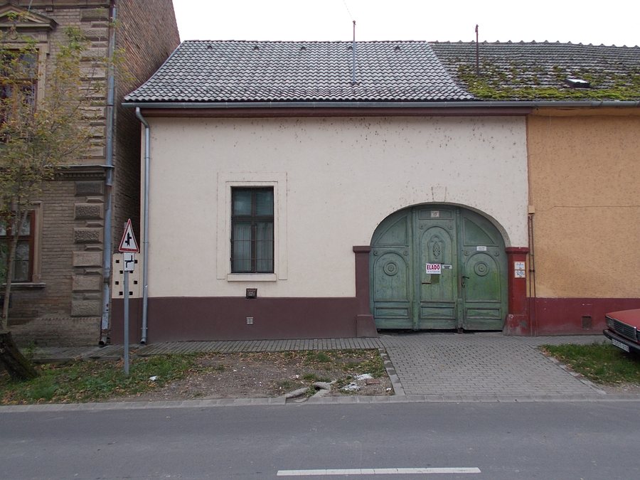 File:Kossuth Lajos Straße 17, 2023 Tolna.jpg