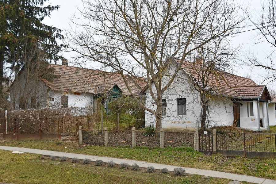 File:Somogygeszti, hagyományos lakóházak 2023 01.jpg