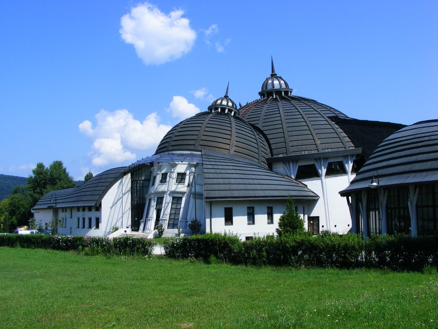 File:Piliscsaba Stephaneum déli oldal.JPG