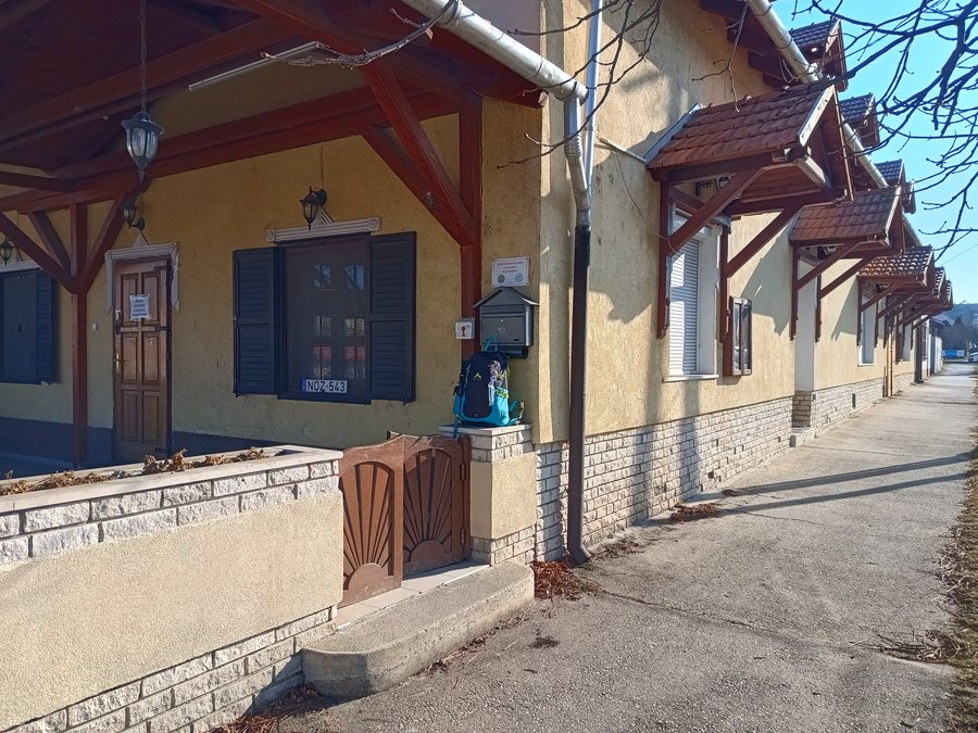File:Közép-dunántúli Piros Túra pecsételőhely Oroszlány 23.jpg
