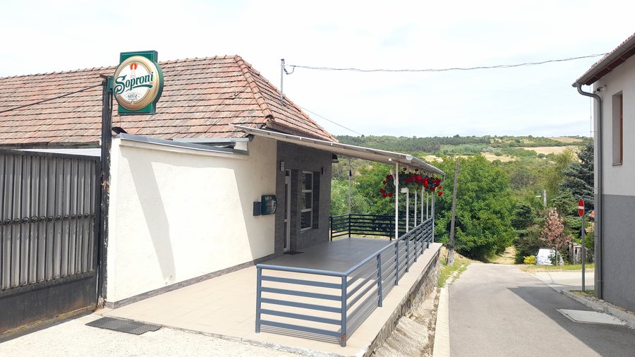 File:Pest Megyei Piros pecsételőhely Kosd PMP 03.jpg