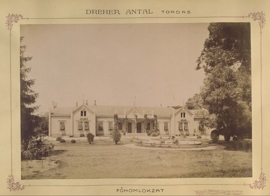 File:Dréher Antal kastélyának főhomlokzata. Tordas, - Fortepan 83186.jpg