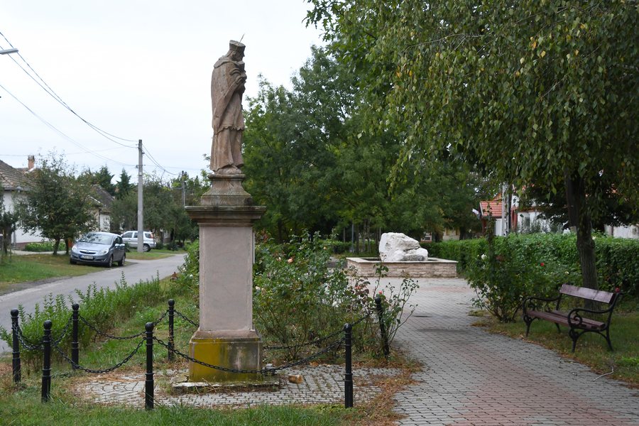 File:Ipolytölgyes, Nepomuki Szent János-szobor 2020 01.jpg