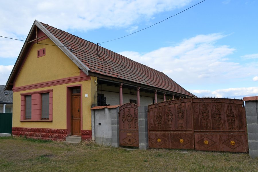File:Vasad, Kossuth Lajos utca 12. hagyományos lakóház 2021.jpg