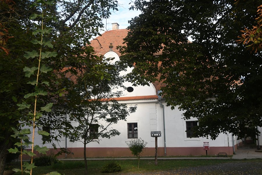 File:Vámosmikola, Huszár-kastély 2023 01.jpg