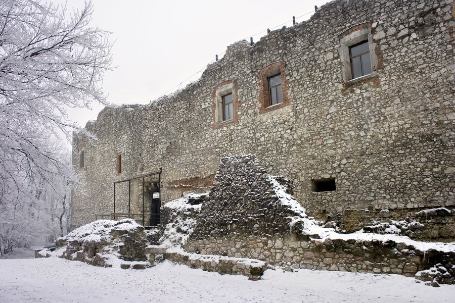 Hungary-Várgesztes Castle 01.jpg