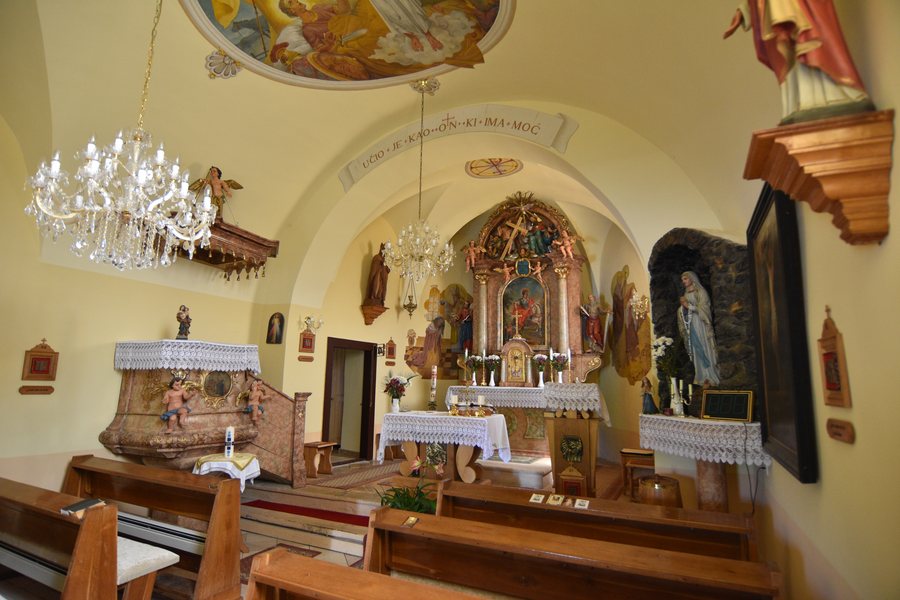 File:Saint Martin Church in Ólmod Interior 01.jpg