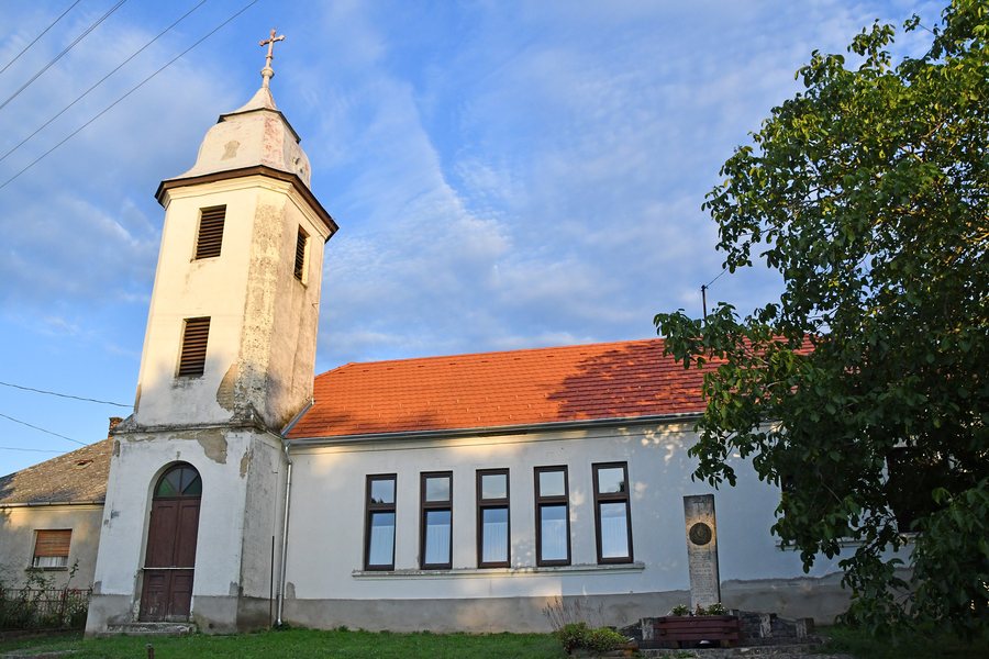 Roman Catholic school chapel in Sárfimizdó
