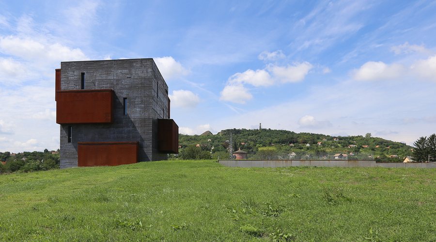 File:VulkanparkFotoThalerTamas.JPG