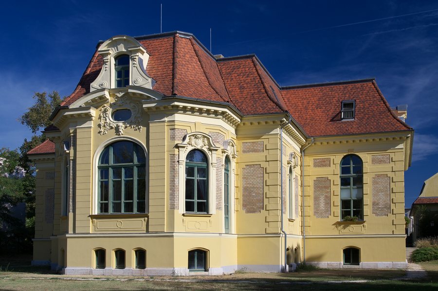 File:Malonyai-kastély (7073. számú műemlék) 2.jpg